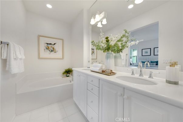 Bathroom, Dual Sink Vanities, Interior, Recessed Lighting