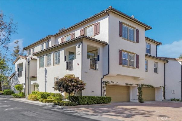 Attached, Exterior, Facade, Mediterranean