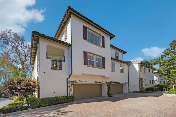 Attached, Exterior, Facade, Mediterranean