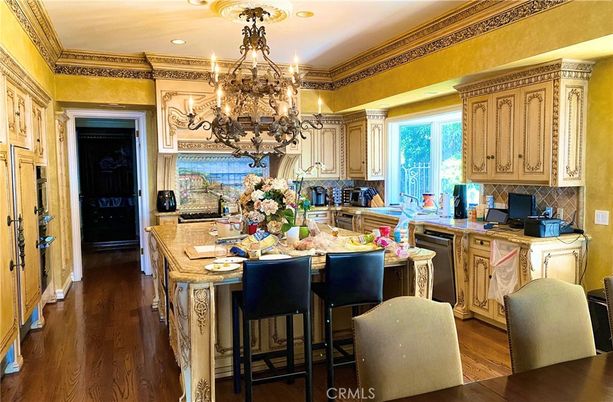 Chandelier, Dining room, Interior, Kitchen, Recessed Lighting, Wood Texture Flooring