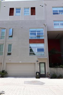 Attached, Exterior, Facade, Rowhouse