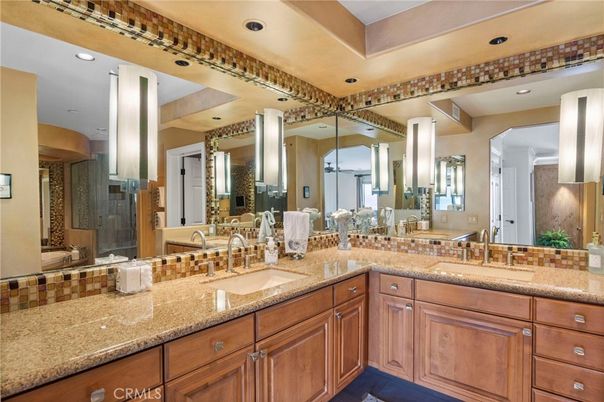 Bathroom, Dual Sink Vanities, Interior, Recessed Lighting