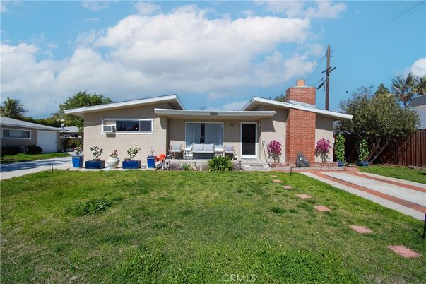 Backyard, Exterior, Facade, Brick Facade, Ranch