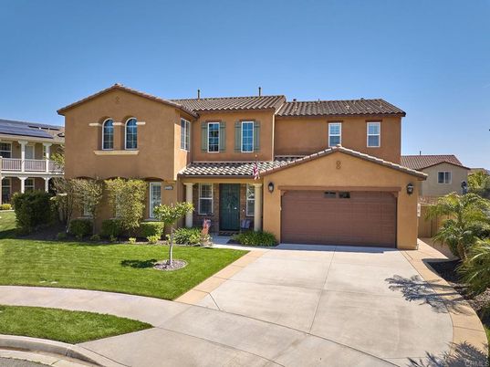 Attached, Exterior, Facade, Mediterranean