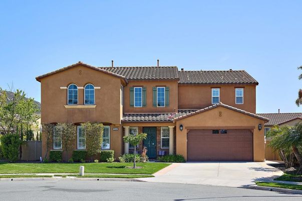 Attached, Exterior, Facade, Mediterranean