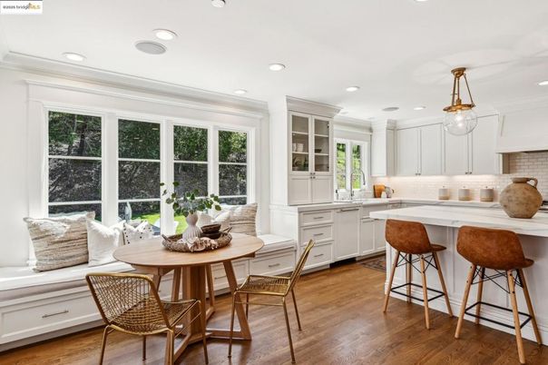 Dining room, Interior, Kitchen, Pendant Lights, Recessed Lighting, Wood Texture Flooring