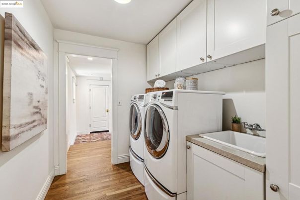 Interior, Recessed Lighting, Utility Closets, Washer, Wood Texture Flooring