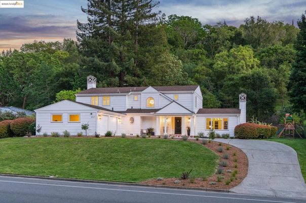 Attached, Exterior, Facade, Farmhouse