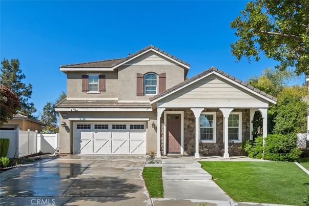 Attached, Exterior, Facade, American Craftsman