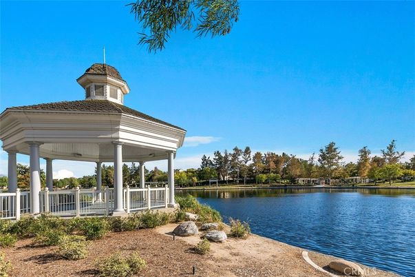 Exterior, Lake
