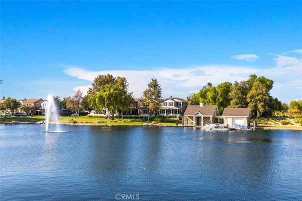 Exterior, Lake