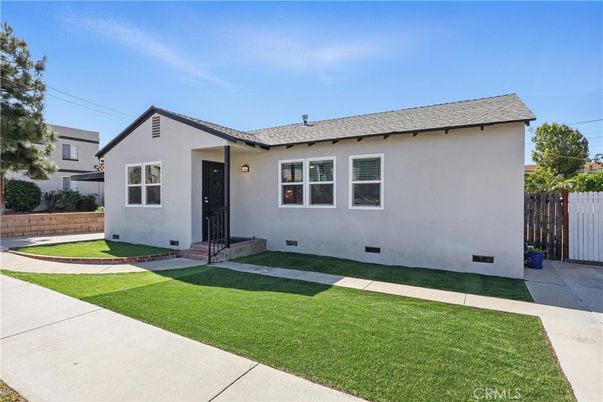 Backyard, Exterior, Facade, Ranch