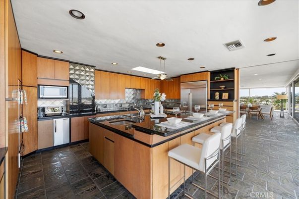 Dining room, Interior, Kitchen, Pendant Lights, Recessed Lighting, Stainless Steel Appliances