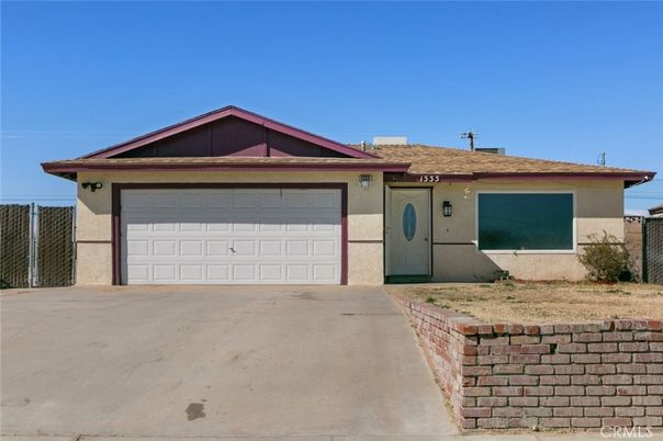 Attached, Exterior, Facade, Ranch