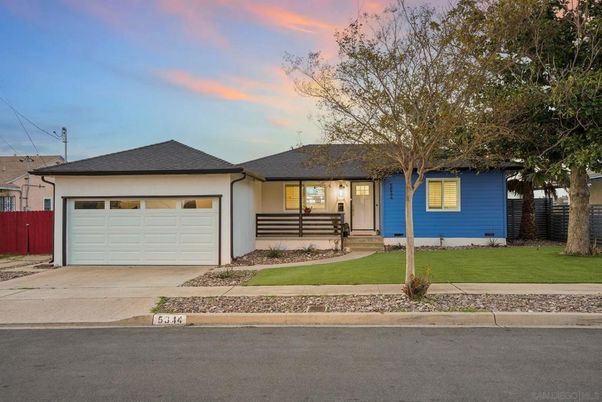Attached, Exterior, Facade, Ranch