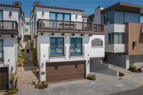 Attached, Exterior, Facade, Mediterranean