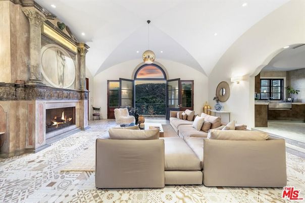 Fireplace, Interior, Living room, Pendant Lights, Recessed Lighting
