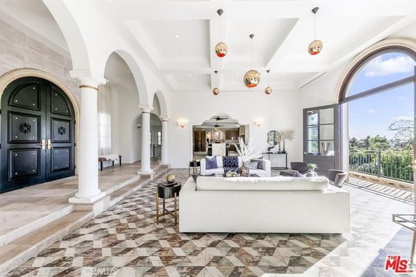 Interior, Living room, Pendant Lights, Recessed Lighting