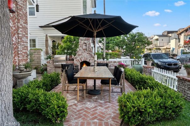 Exterior, Fireplace