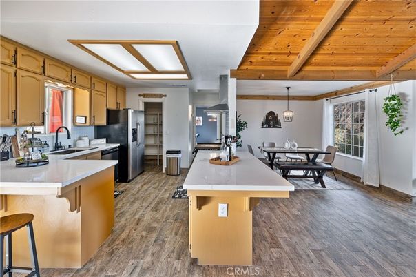 Dining room, Interior, Kitchen, Pendant Lights, Stainless Steel Appliances, Wooden Beams, Wooden Ceilings, Wood Texture Flooring