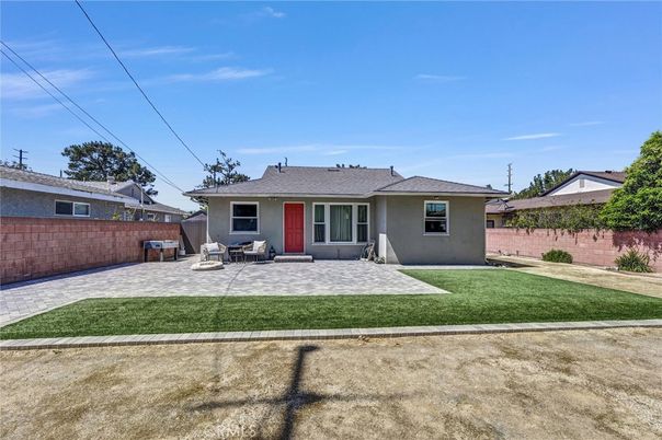 Backyard, Exterior, Facade, Ranch