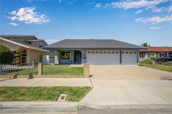 Attached, Exterior, Facade, Ranch