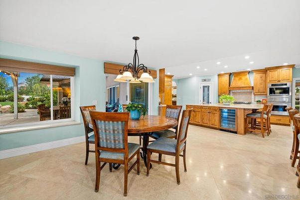 Chandelier, Dining room, Interior, Kitchen, Recessed Lighting, Stainless Steel Appliances