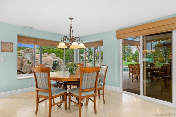 Chandelier, Dining room, Interior