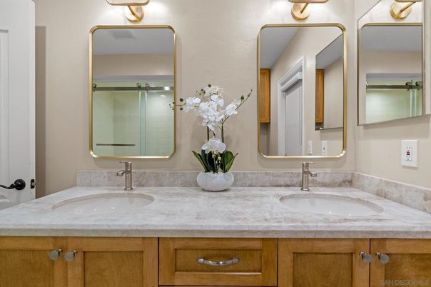 Bathroom, Dual Sink Vanities, Interior