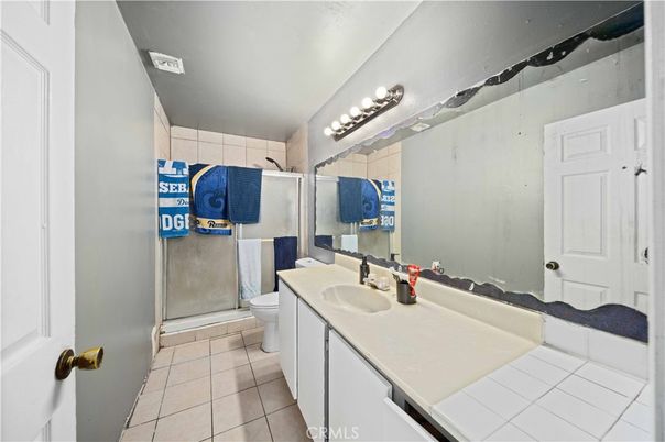 Bathroom, Interior, Tile Countertops