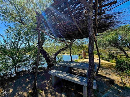 Exterior, Lake