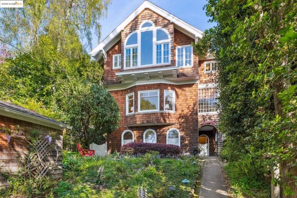 Exterior, Facade, Brick Facade, Queen Anne Victorian
