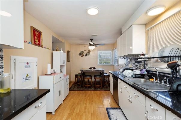 Dining room, Interior, Kitchen, Recessed Lighting, Wood Texture Flooring
