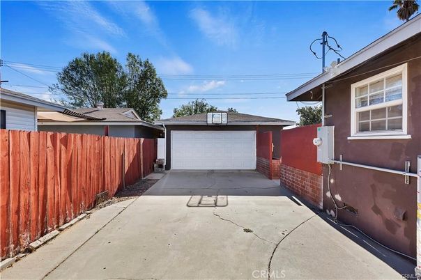 Detached Garage, Exterior