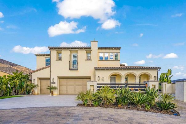 Attached, Exterior, Facade, Mediterranean