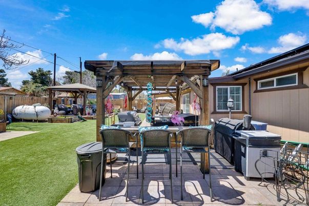 Backyard, Exterior