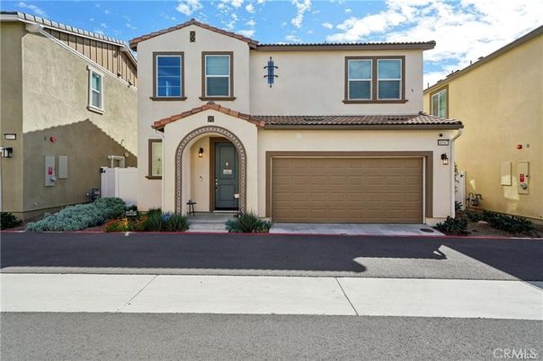 Attached, Exterior, Facade, Mediterranean