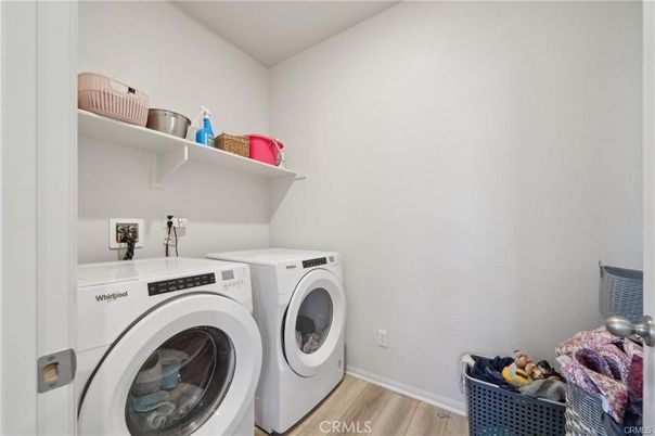 Interior, Washer, Wood Texture Flooring