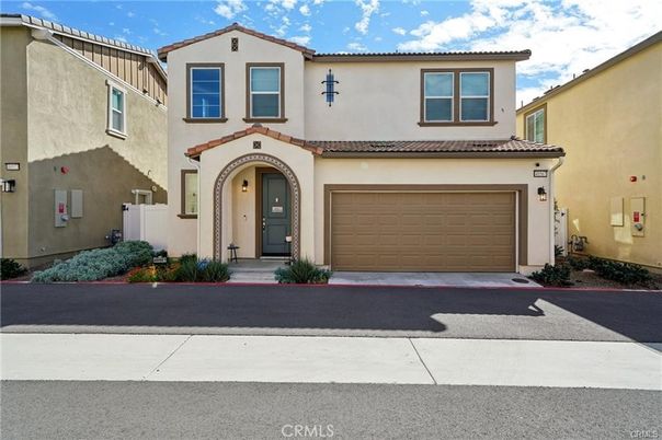 Attached, Exterior, Facade, Mediterranean