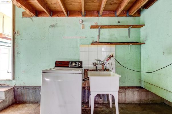 Interior, Washer, Wooden Beams, Wooden Ceilings