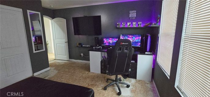 Home Office, Interior