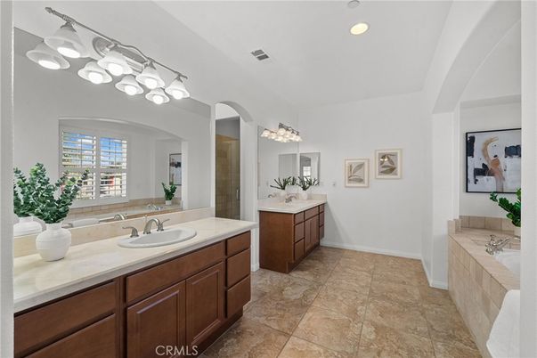 Bathroom, Dual Sink Vanities, Interior, Recessed Lighting