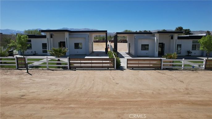 Backyard, Exterior, Facade, Modern