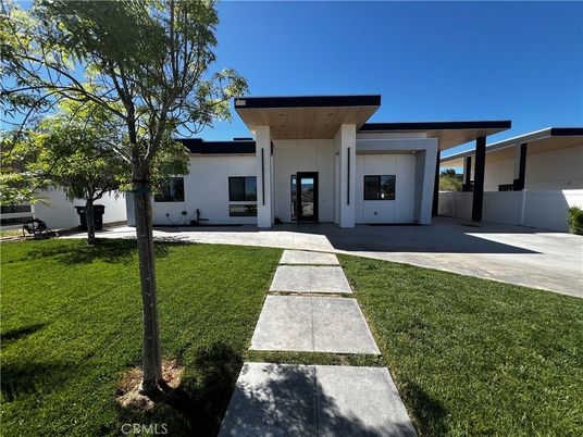 Backyard, Exterior, Facade, Modern