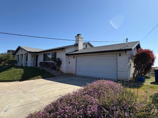 Attached, Exterior, Facade, Ranch