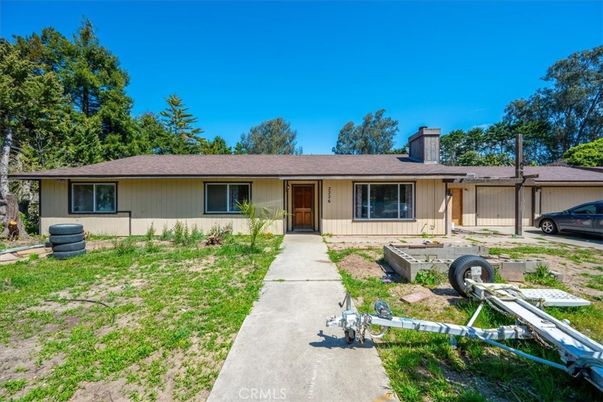 Backyard, Exterior, Facade, Ranch