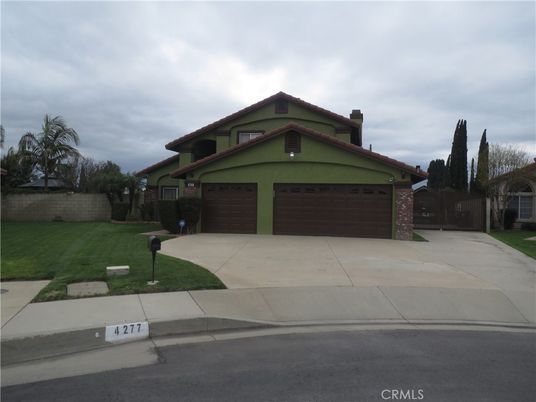 Attached, Exterior, Facade, American Craftsman