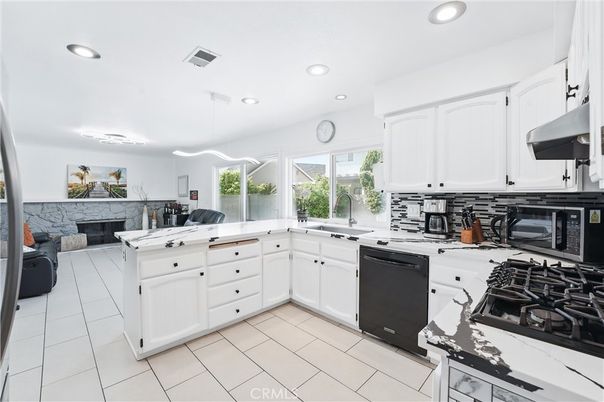 Fireplace, Interior, Kitchen, Pendant Lights, Recessed Lighting