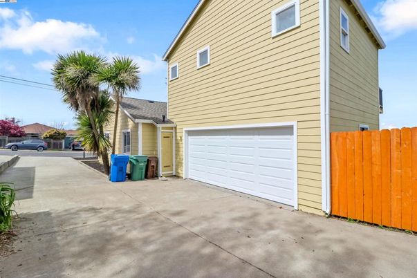 Detached Garage, Exterior