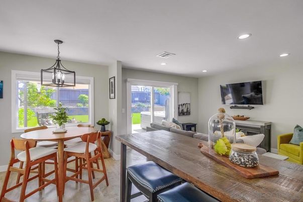 Dining room, Interior, Pendant Lights, Recessed Lighting